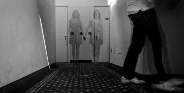 gemelle-shining-stanley-kubrick-mostra-foto-casa-ariosto-giallo-noir-perturbante