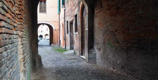 piazza-fratelli-bartolucci-ferrara-giorgia-mazzott