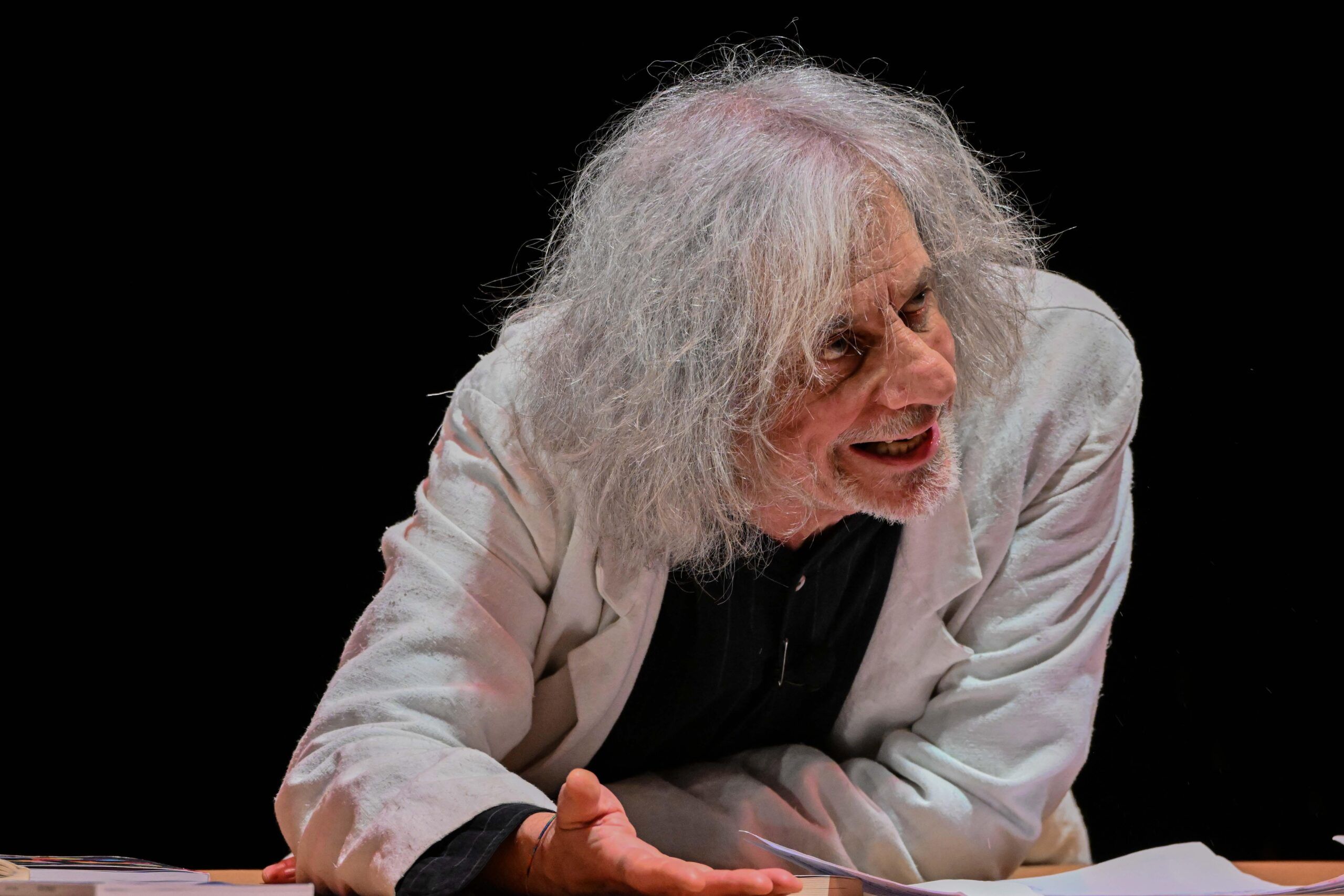 È ora di sbellicarsi. ll nuovo spettacolo di Alessandro Bergonzoni