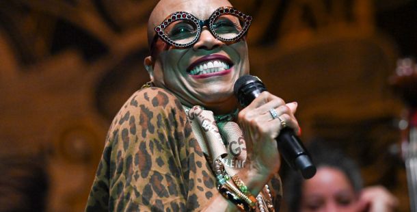 "Noi esistiamo". Il concerto di Dee Dee Bridgewater al Teatro Manzoni di Bologna