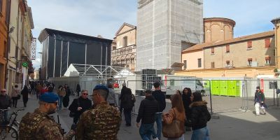 «L’ignobile casone» di fianco al Duomo: Ferrara città da saccheggiare