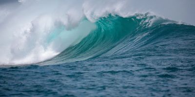 Presto di mattina. L’onda incalza l’onda