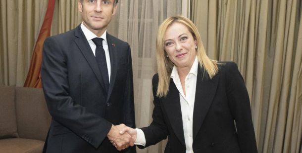 MELONI-MACRON: IL NUOVO ASSE DEL PROIBIZIONISMO