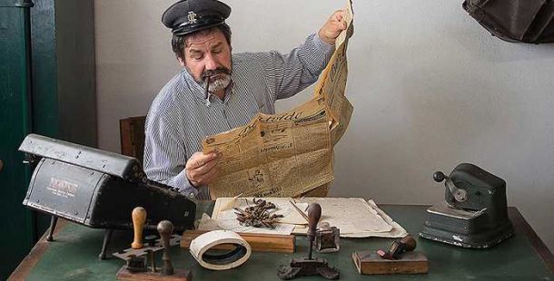 stampa-gente-che-legge-lettura-primo-libro-museo-civiltà-contadina-San-Bartolomeo-Bosco-Ferrara-LUCA-ZAMPINI-Fotoclub