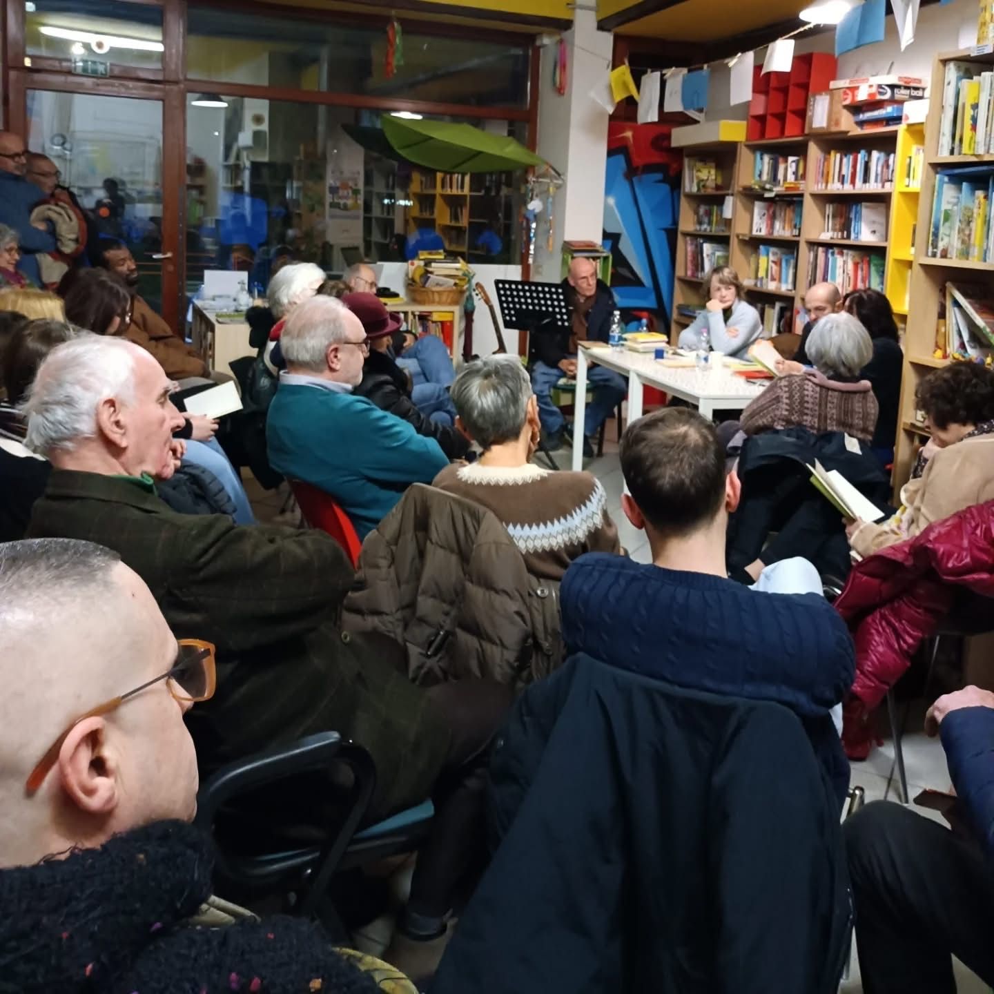 Le vite di carta. un loden senza inverno di roberto dall'olio