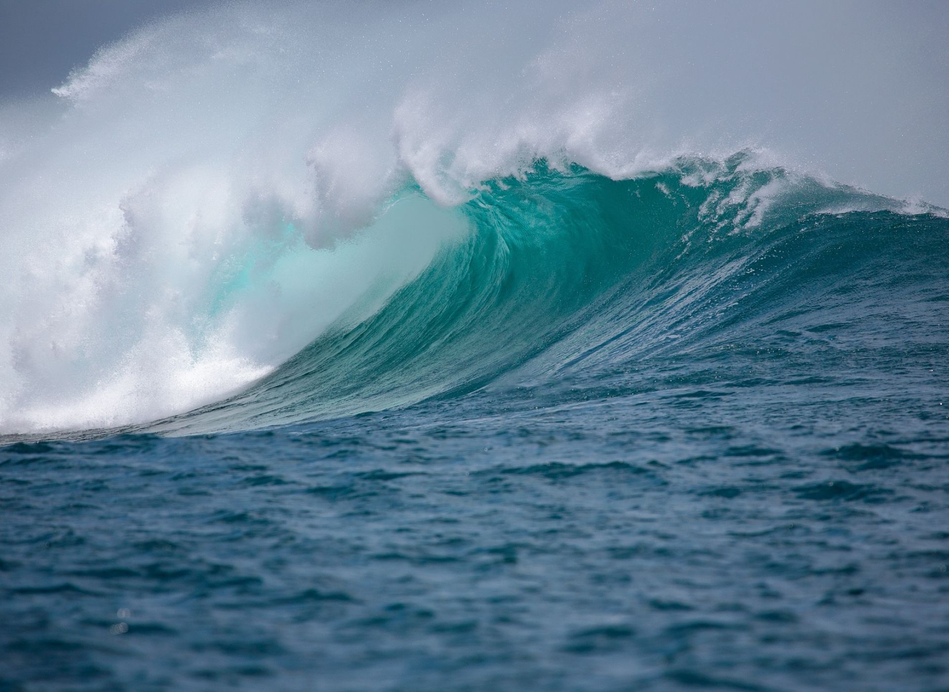 Presto di mattina. L’onda incalza l’onda