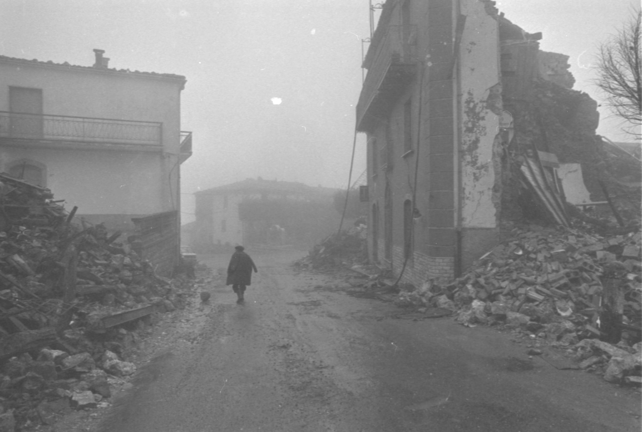 Quella notte, il terremoto e la luna