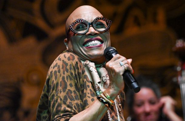 "Noi esistiamo". Il concerto di Dee Dee Bridgewater al Teatro Manzoni di Bologna