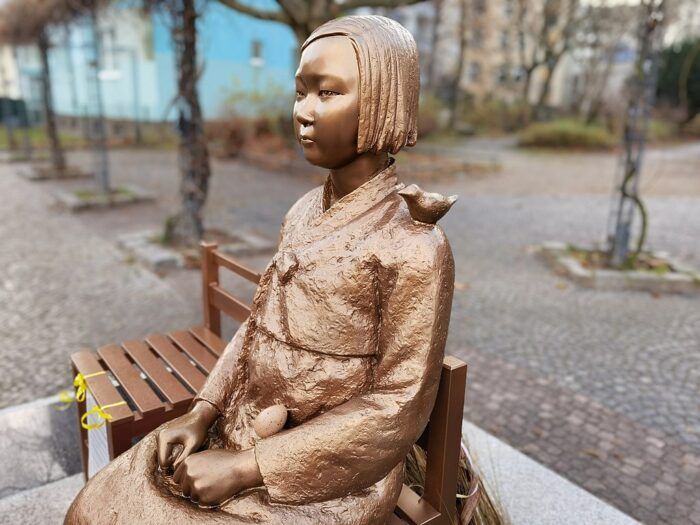 Friedensstatue donne vittime