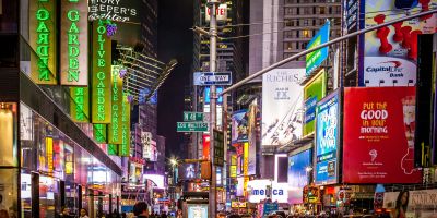 Le mille luci di New York, al contro di un mondo buio