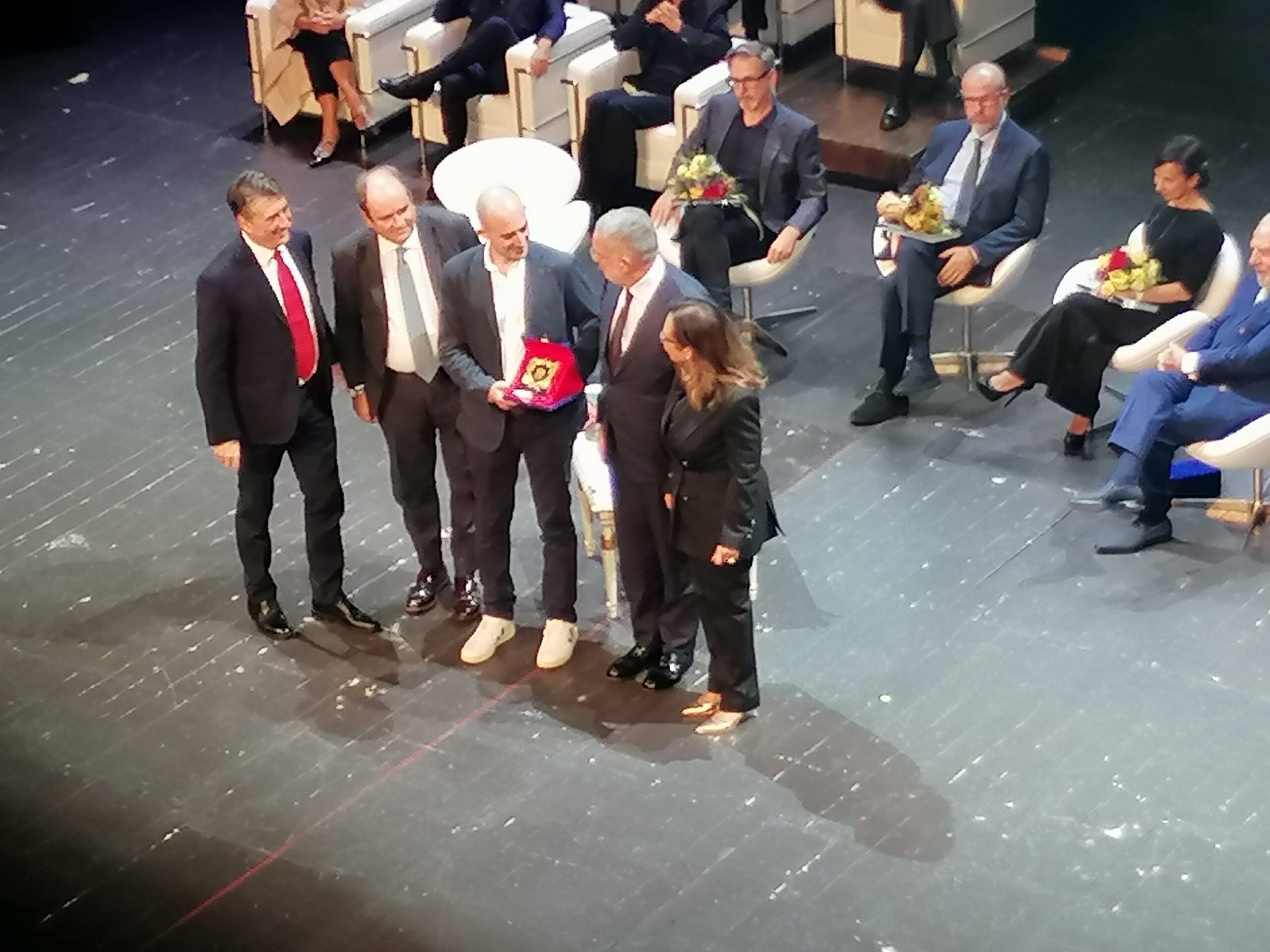 vite di carta Francesco Costa è il vincitore del 60° premio estense