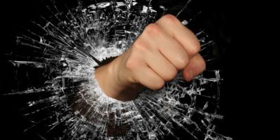 pugno rabbia aggressività