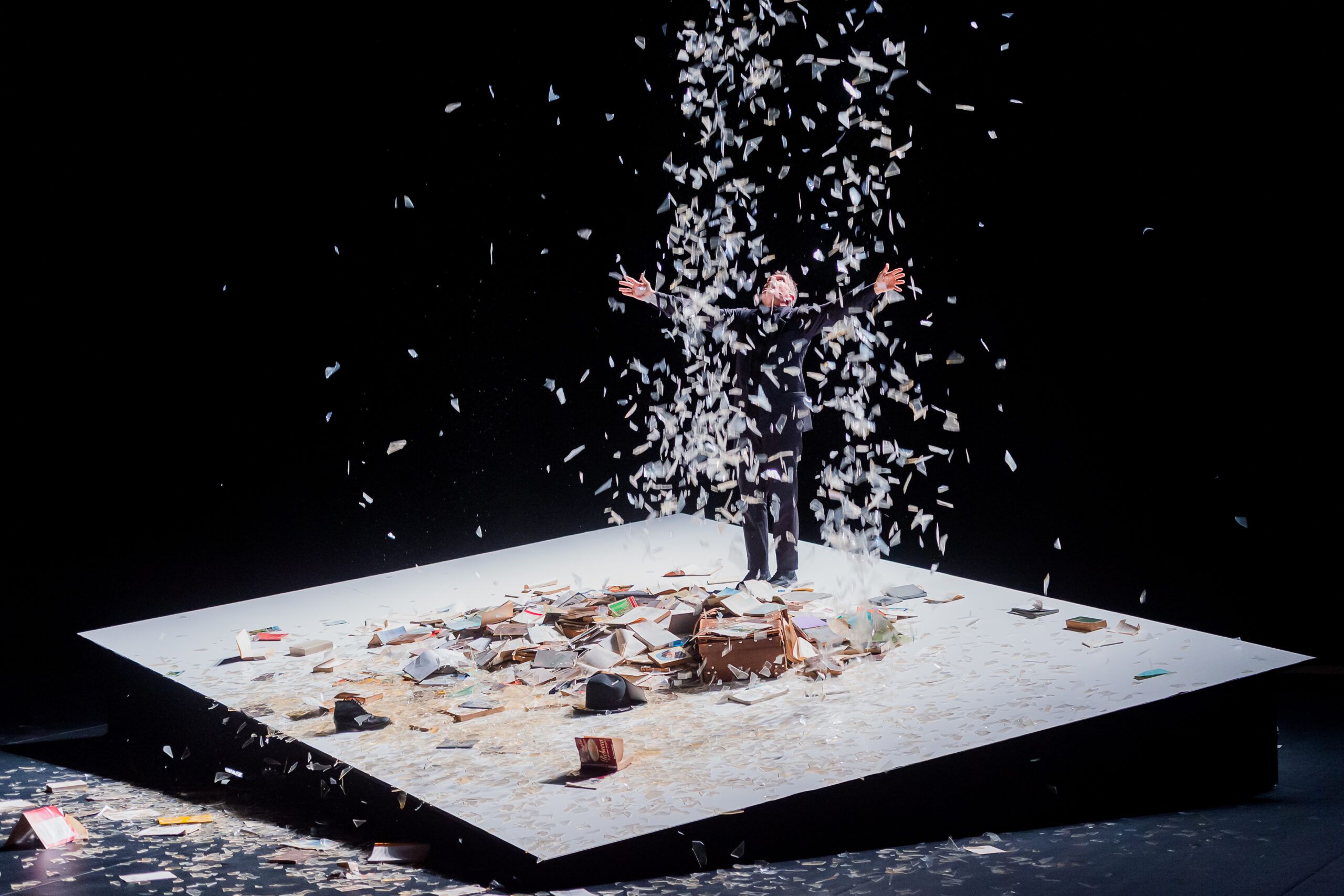 Stefano Massini in scena con “Mein Kampf”: il potere delle parole