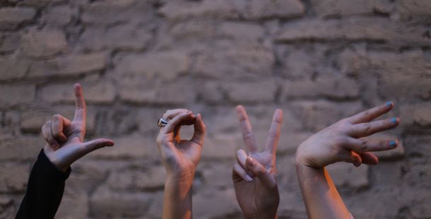 Dalla sologamia al poliamore all’anarchia relazionale o viceversa