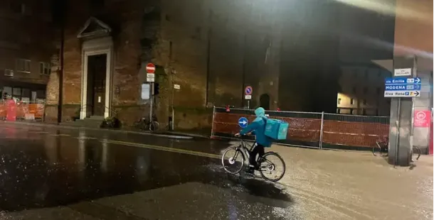 Mai più rider sotto pioggia o caldo estremi