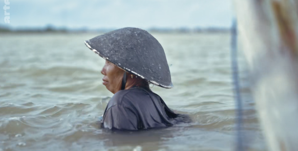 VIVERE CON I PIEDI NELL’ACQUA. IL VILLAGGIO DI TIMBULSLOKO E LA DISTRUZIONE DELLA COSTA DI GIAVA
