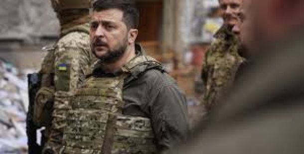 Zelensky cambi rotta: dal conflitto militare (perdente) alla resistenza civile nonviolenta