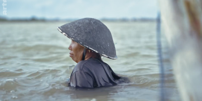 VIVERE CON I PIEDI NELL’ACQUA. IL VILLAGGIO DI TIMBULSLOKO E LA DISTRUZIONE DELLA COSTA DI GIAVA