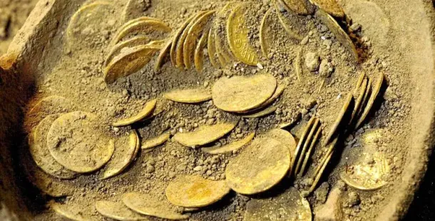 L’avere ha il volto pulito
