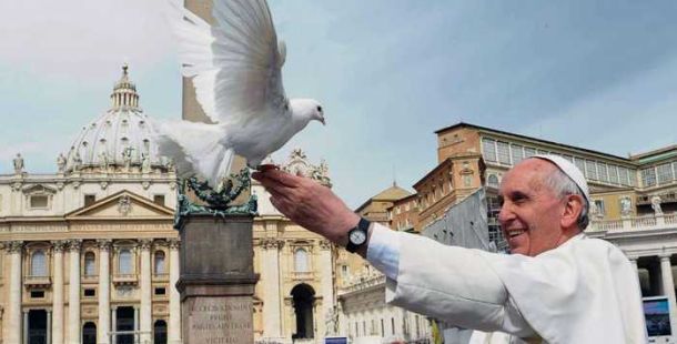 papa-francesco-jorge-mario-bergoglio-colomba