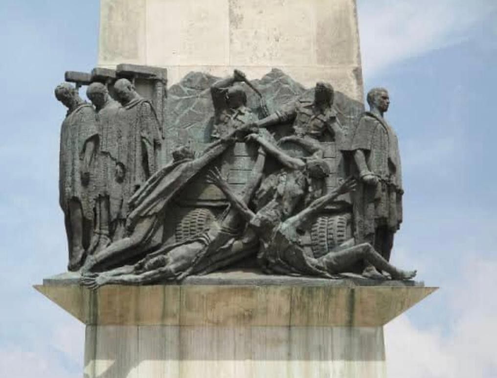 Dettaglio del monumento eretto nel 1955 in memoria delle vittime etiopi della strage di Addis Abeba conosciuta con il nome di Yekatit 12