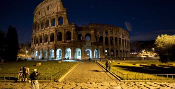 colosseo-illuminato-di-meno