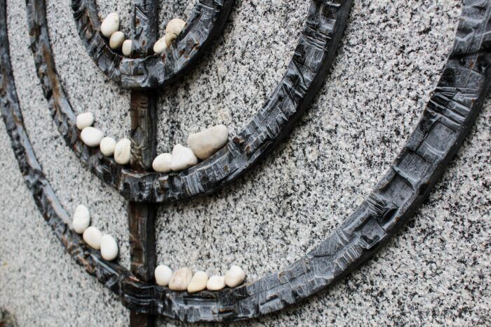 ebrei candelabro sassi