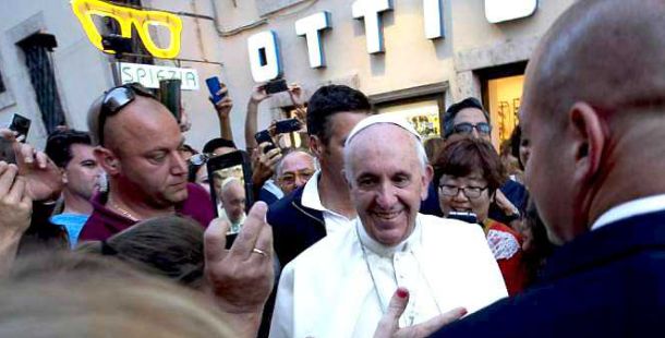 papa-francesco-occhiali