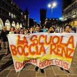 fiaccolata-contro-buona-scuola-renzi-ferrara-giugno-2015-luca-pasqualini