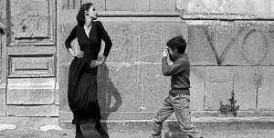 ferdinando-scianna-foto-pubblicitarie-dolce-gabbana-biblioteca-ariostea-ferrara