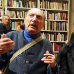 casa-minerbi-ferrara-libri-salotto-stoviglie-giorgio-bassani