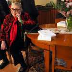 casa-minerbi-ferrara-libri-salotto-stoviglie-giorgio-bassani