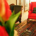 casa-minerbi-ferrara-libri-salotto-stoviglie-giorgio-bassani