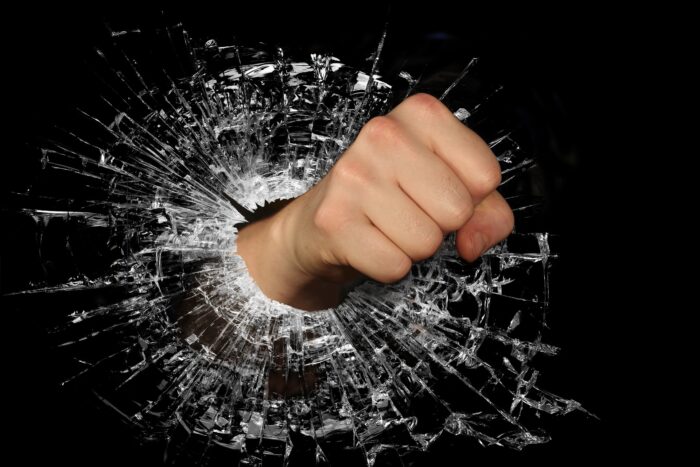 pugno rabbia aggressività
