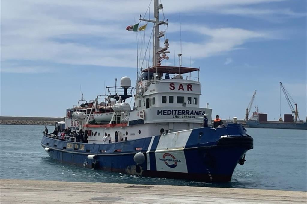 la nave mare jonio torna nel Mediterraneo centrale