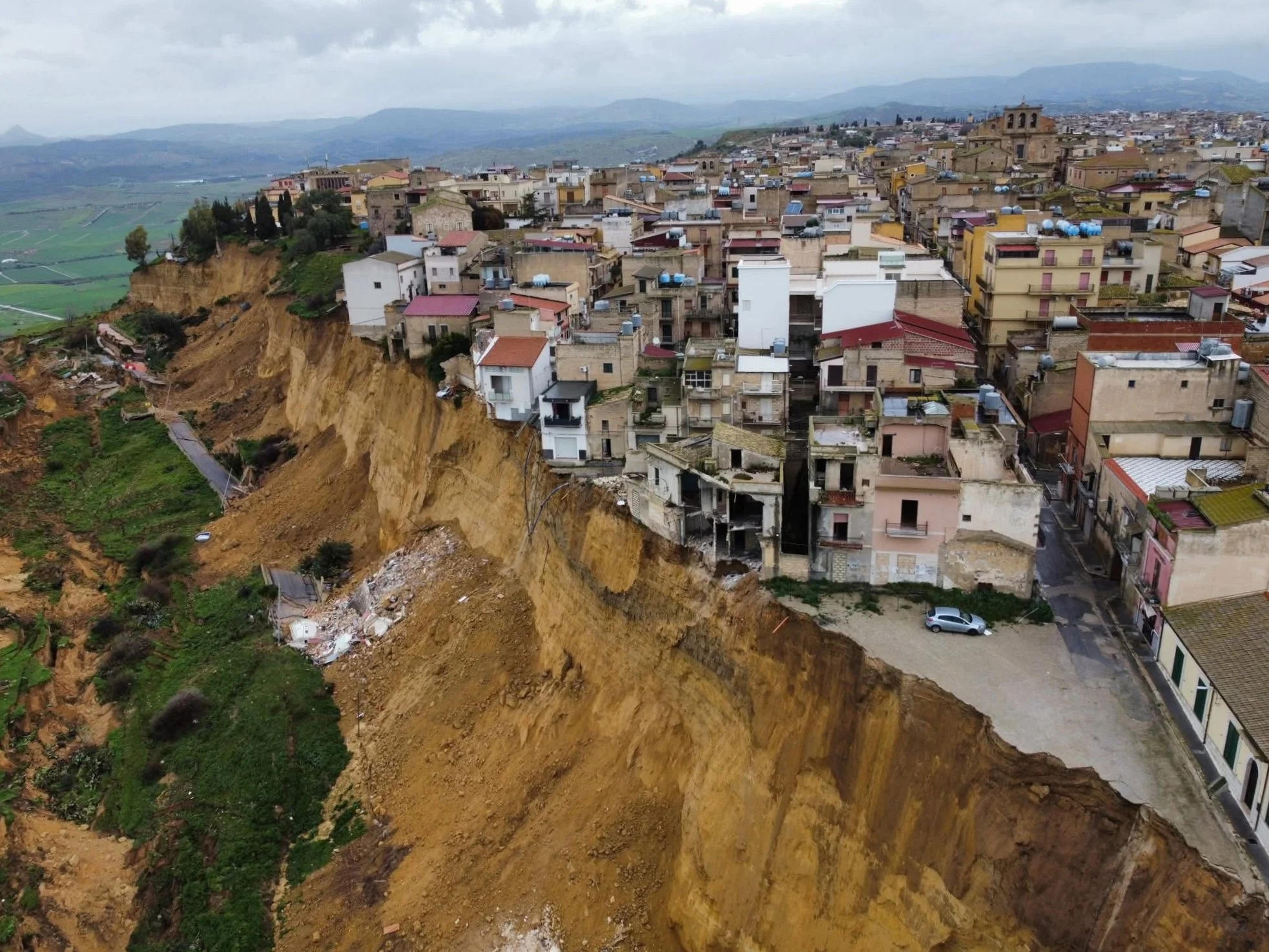 Lucio Toma: «Faro de la Jument». Alcune poesie