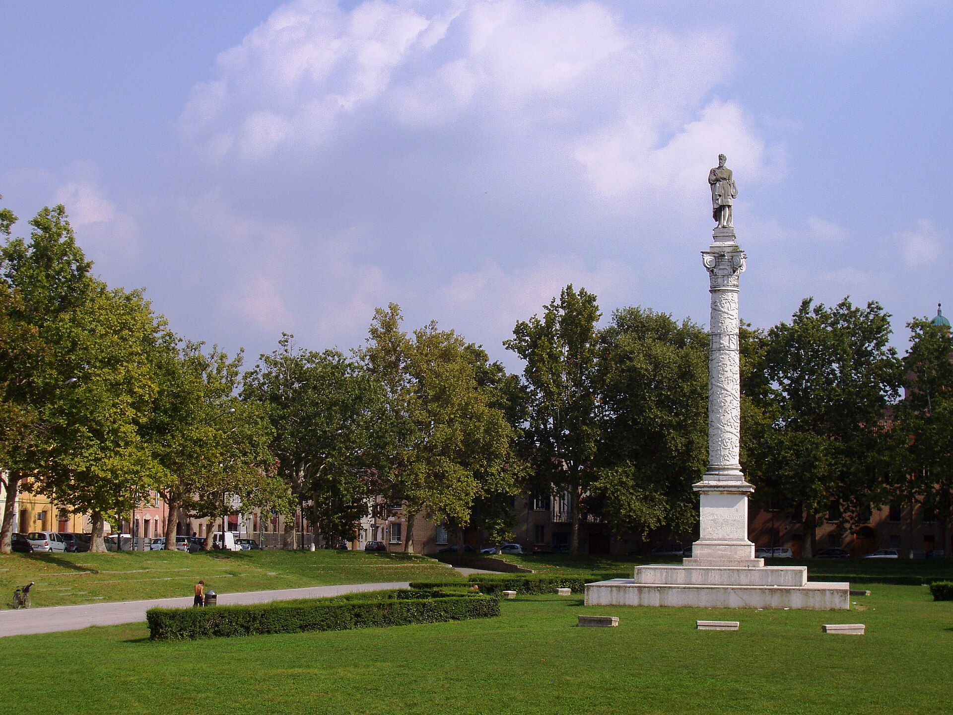 I residenti liberano Piazza Ariostea: ma Ferrara non cambierà a colpi di sentenze