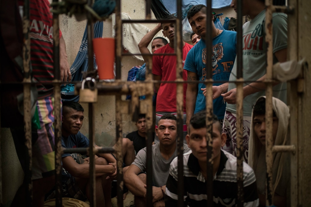 Il proibizionismo riempie le carceri e le piazze dello spaccio