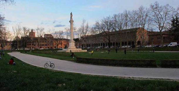 piazza-ariostea-ferrara-fotografia