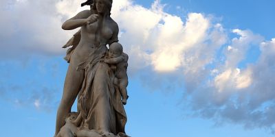 Vite di carta. Mostruosa mente Medea