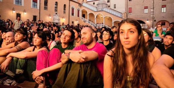 Festival-Internazionale-Ferrara-ottobre-2014-piazza-Municipale