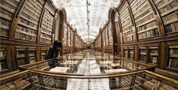 Biblioteca-Bassani-Barco-Gente-che- legge-Roberto-Mascellani-FotoClub-Ferrara