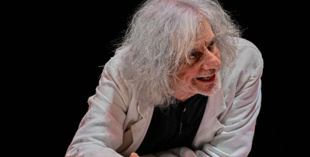 È ora di sbellicarsi. ll nuovo spettacolo di Alessandro Bergonzoni