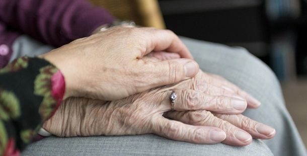 Welfare insufficiente e riforma ferma al palo per oltre 4 milioni di anziani fragili