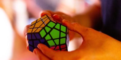mani logica cubo