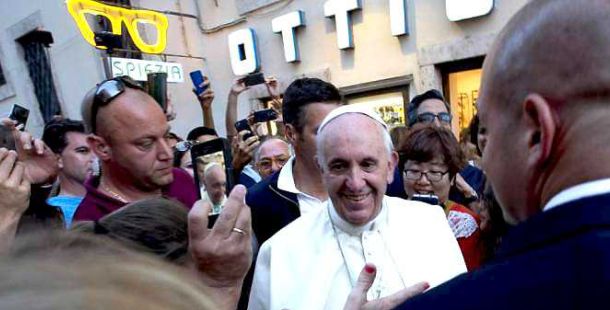 papa-francesco-occhiali