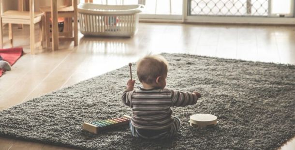 bambino neonato solo