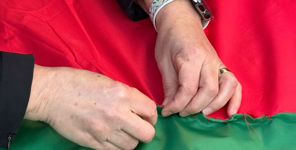 Cucire la bandiera