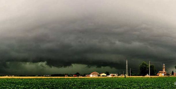 cacciatore-di-nuvole-tornado-rovigo-dino-gasparetto