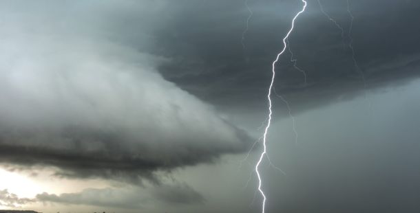 Islanda e Sassonia: due fulmini in un'Europa in tempesta